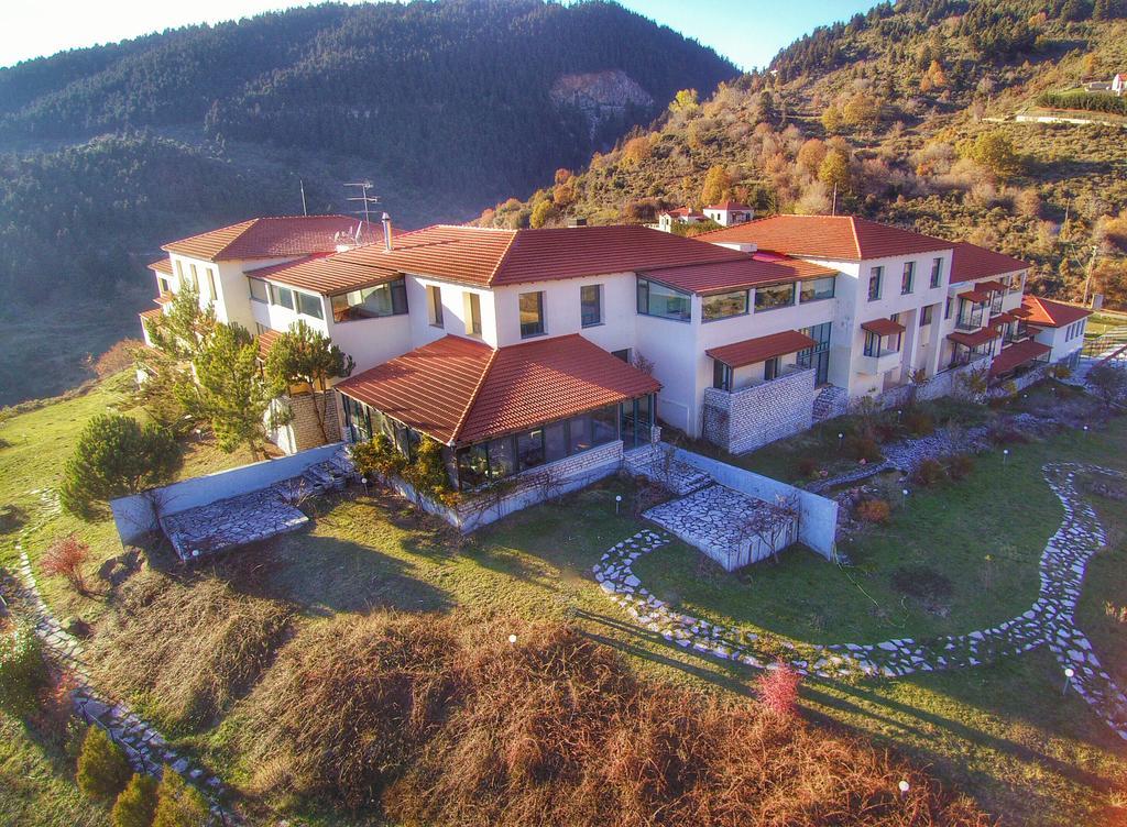 Avaris Hotel Karpenísion Exterior foto